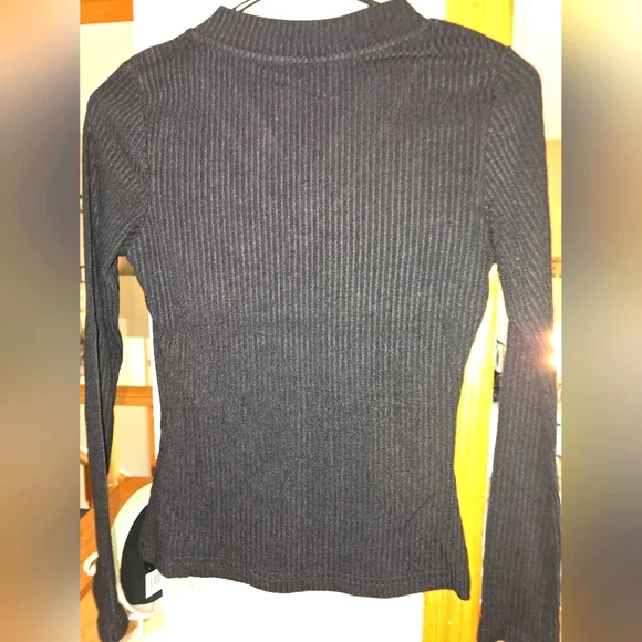 OGL Ribbed Everyday V-Neck Top - Picture 3 of 4